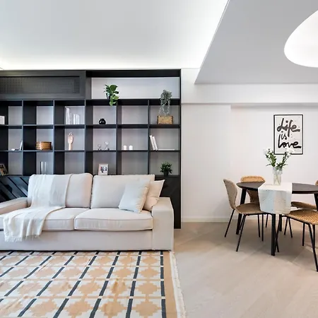 Apartment North By Urbanesq Cortina G