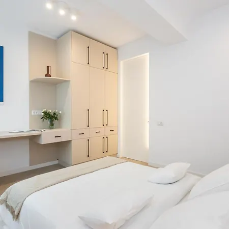 North By Urbanesq Cortina G Apartment *