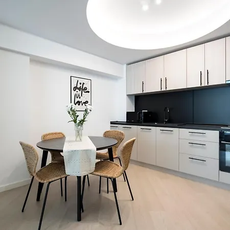 North By Urbanesq Cortina G Apartment *