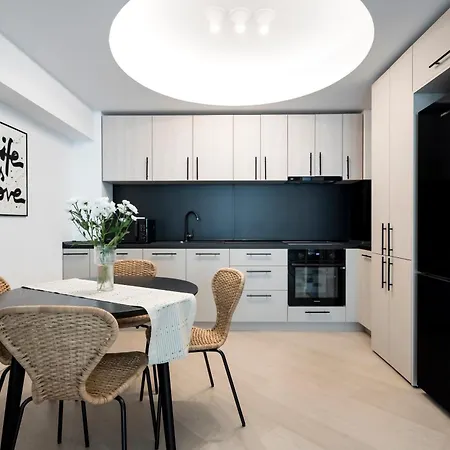 North By Urbanesq Cortina G Apartment