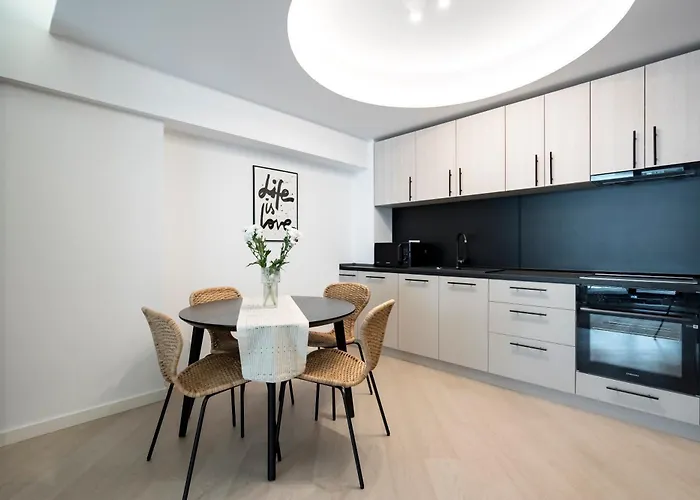 North By Urbanesq Cortina G Apartment *